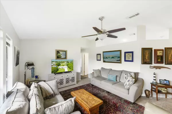 Port Saint Lucie, FL 34983,981 SE Candle AVE