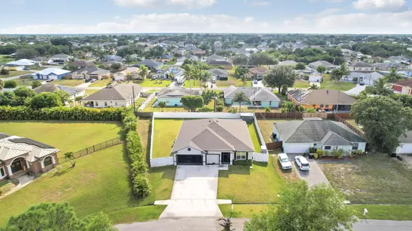 Port Saint Lucie, FL 34953,684 SW Jada RD