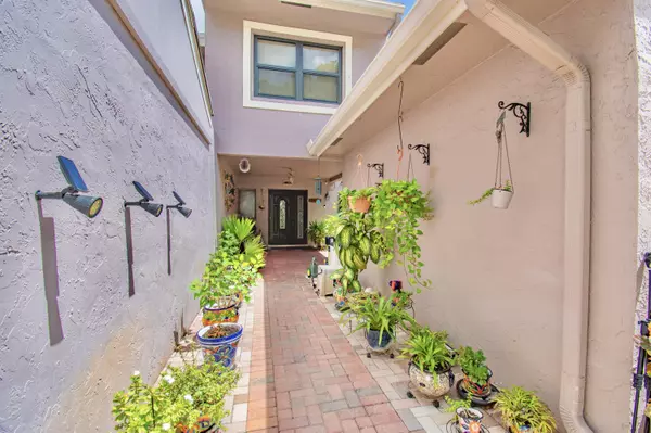 Boca Raton, FL 33433,6640 Thornhill CT # 6