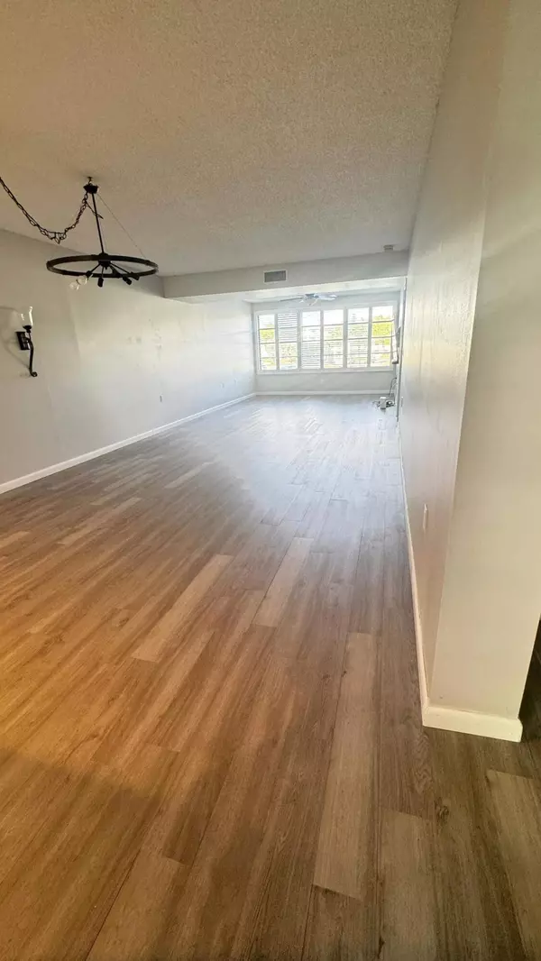 Boca Raton, FL 33433,6049 Balboa CIR 202