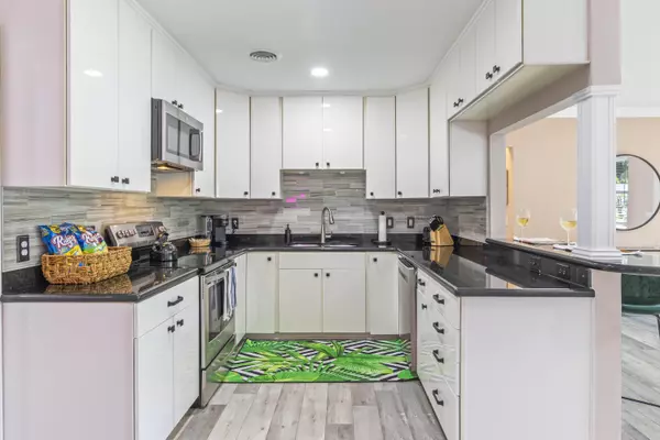 Delray Beach, FL 33444,215 NE 17th ST