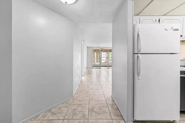 Lauderdale Lakes, FL 33313,2650 NW 49th AVE 422