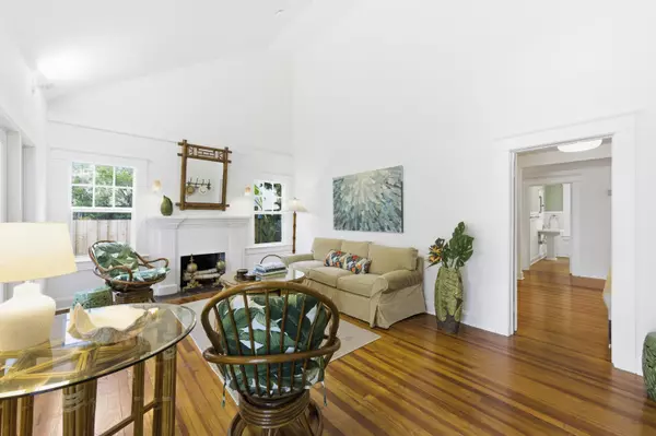 Palm Beach, FL 33480,248 Park AVE