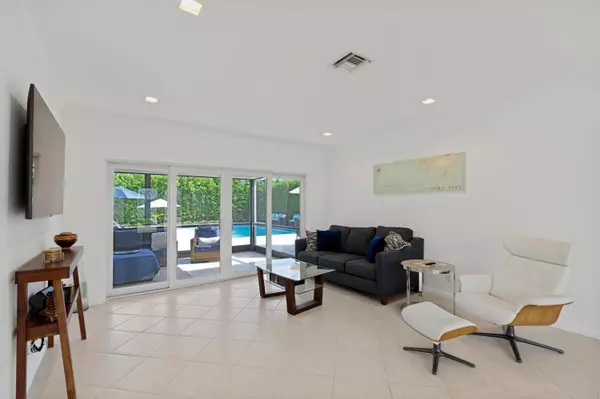 Boca Raton, FL 33486,1093 SW 14th ST