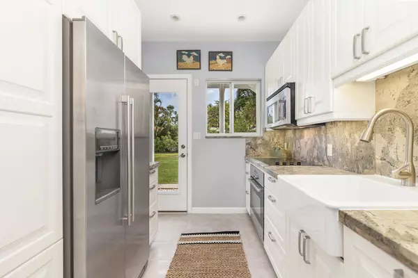 Palm Beach, FL 33480,220 Atlantic AVE 1