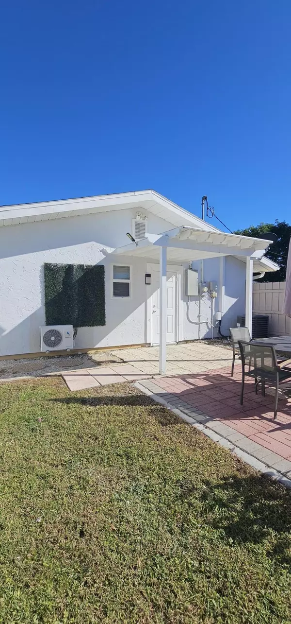 2127 SE Shelter DR, Port Saint Lucie, FL 34952