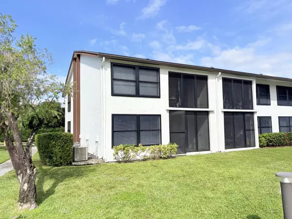 Oakland Park, FL 33309,218 Lake Pointe DR 108