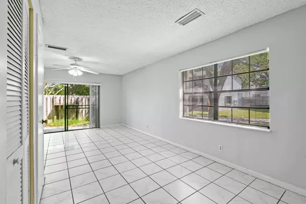 Tequesta, FL 33469,408 N Cypress DR 5