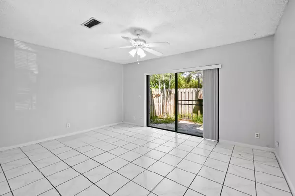 Tequesta, FL 33469,408 N Cypress DR 5