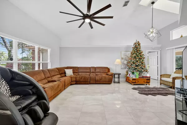 Port Saint Lucie, FL 34986,408 SW Sycamore CV