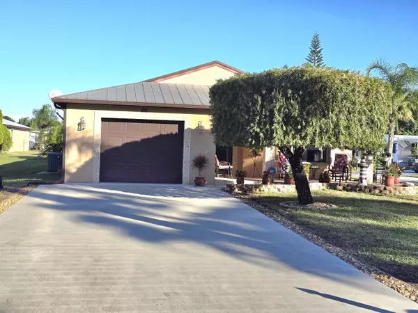 20 Silver Oak DR, Port Saint Lucie, FL 34952