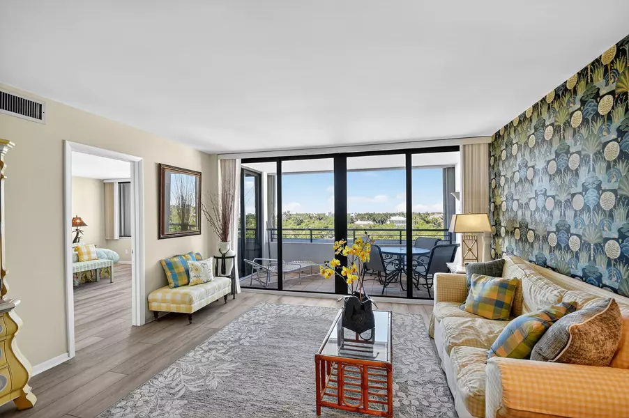 3589 S Ocean BLVD 509, South Palm Beach, FL 33480