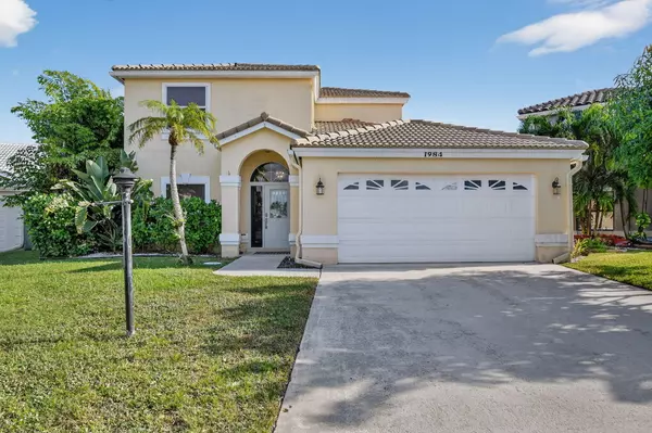 Wellington, FL 33414,1984 White Coral WAY
