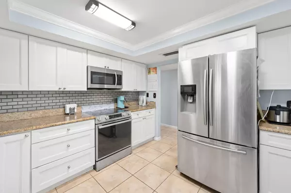 Fort Pierce, FL 34951,9460 Meadowood DR 103