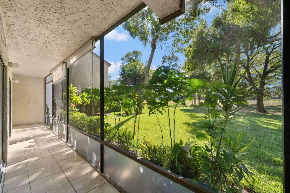 Fort Pierce, FL 34951,9460 Meadowood DR 103