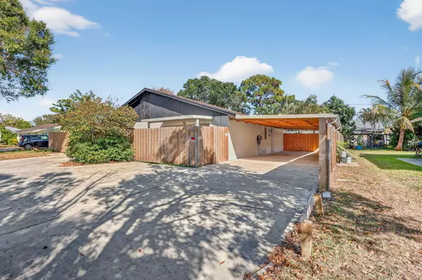 5785 SE Collins AVE, Stuart, FL 34997