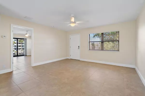 North Palm Beach, FL 33408,135 Shore CT 204