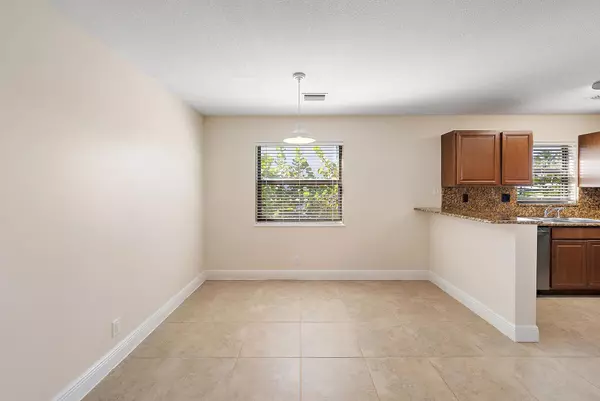 North Palm Beach, FL 33408,135 Shore CT 204