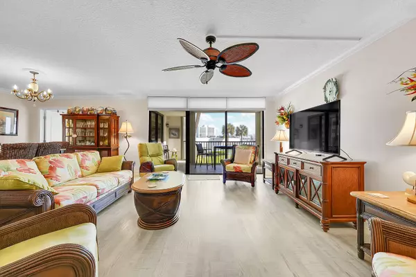 Tequesta, FL 33469,19800 Sandpointe Bay DR 204