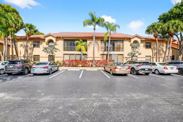 Boynton Beach, FL 33437,5227 Europa DR F