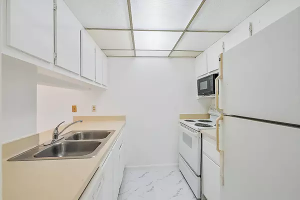 West Palm Beach, FL 33415,1854 Abbey RD 202