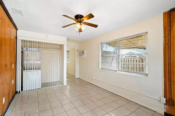 Lake Worth, FL 33461,3802 Melaleuca LN B