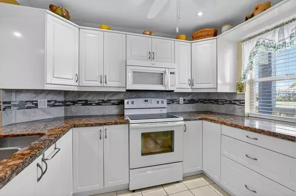 Boca Raton, FL 33428,9880 Marina BLVD 1522