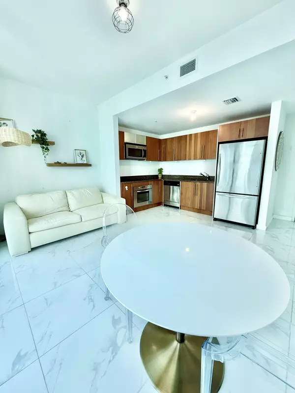 Miami, FL 33131,300 S Biscayne BLVD T-2209