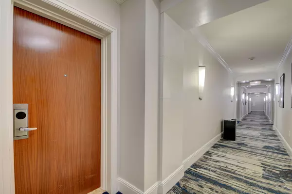 Singer Island, FL 33404,3800 N Ocean DR 518