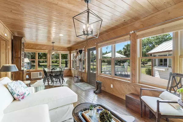 Okeechobee, FL 34972,32801 Us Highway 441 64