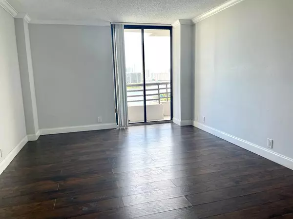 Aventura, FL 33180,3300 NE 191 ST 1617