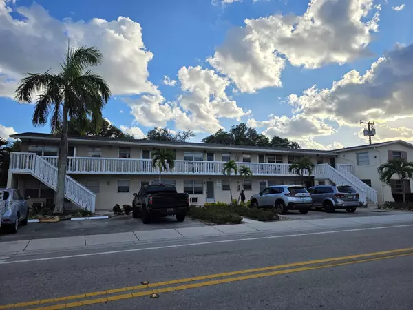 Lake Worth Beach, FL 33460,201 S J ST 8