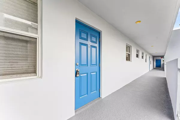 Boynton Beach, FL 33435,1810 New Palm WAY 216