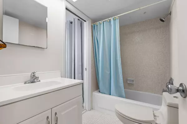 North Palm Beach, FL 33408,110 Wettaw LN 204