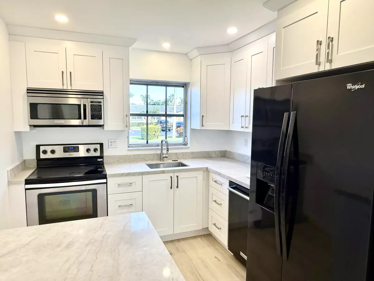 West Palm Beach, FL 33415,2630 E Emory DR #F