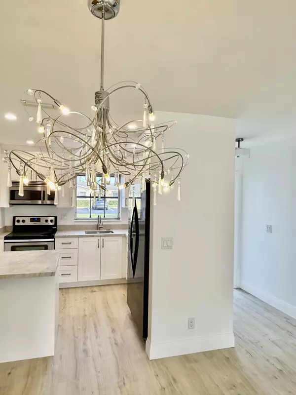 West Palm Beach, FL 33415,2630 E Emory DR #F