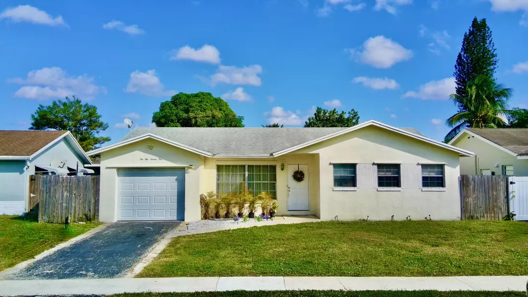 22710 SW 65th CIR, Boca Raton, FL 33428