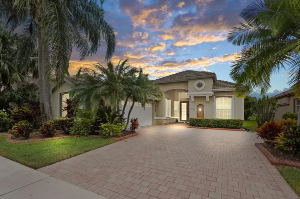 660 SW Lake Charles CIR, Port Saint Lucie, FL 34986