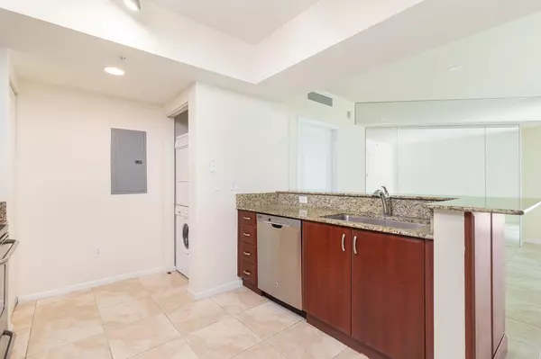 West Palm Beach, FL 33401,403 S Sapodilla AVE 203