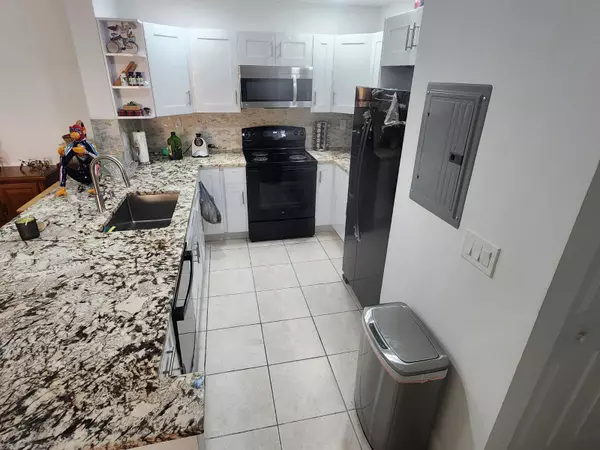 Greenacres, FL 33463,6013 N 10th AVE 208