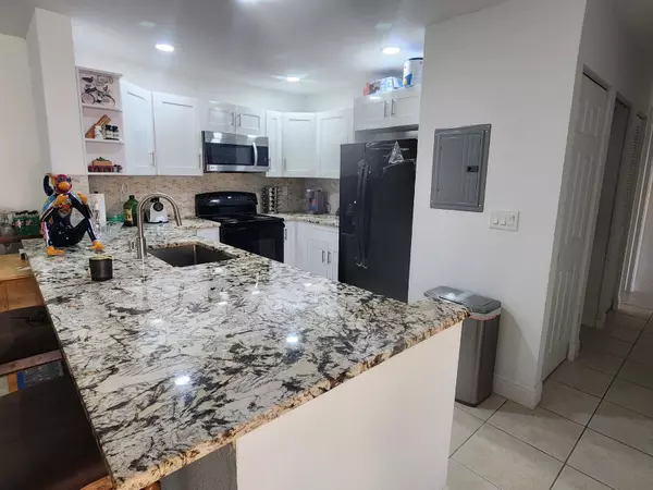 Greenacres, FL 33463,6013 N 10th AVE 208