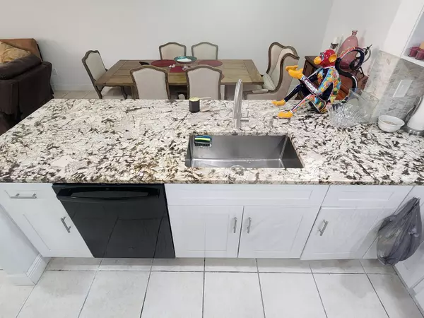 Greenacres, FL 33463,6013 N 10th AVE 208