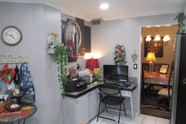 Lake Worth, FL 33467,3755 Via Poinciana 203