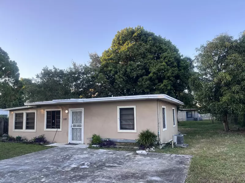 1121 NW 140 TER, Miami, FL 33168