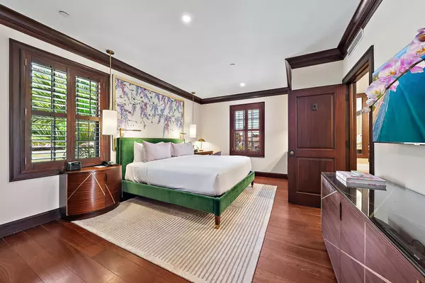 Palm Beach, FL 33480,301 Australian AVE 305