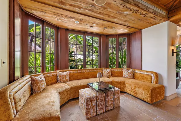 Palm Beach, FL 33480,301 Australian AVE 301