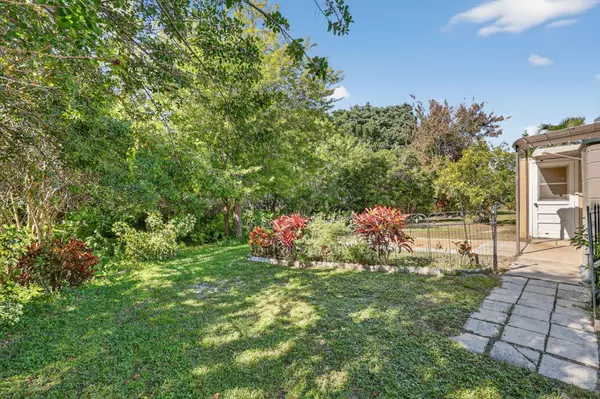 Port Saint Lucie, FL 34952,8561 Florence DR