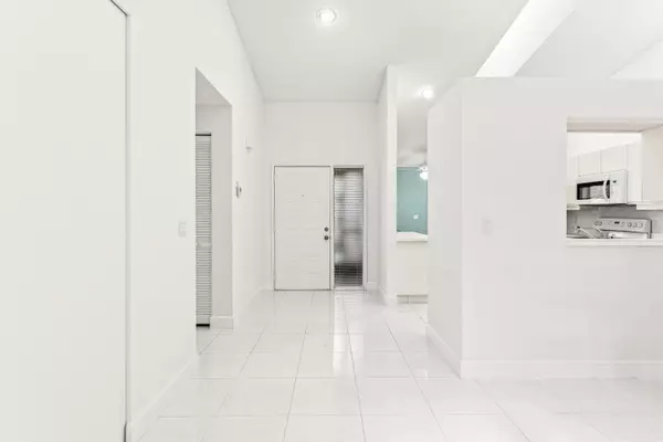 Boca Raton, FL 33496,8348 Sunmeadow LN