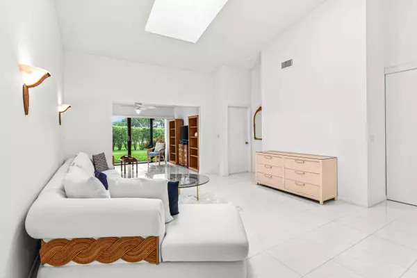 Boca Raton, FL 33496,8348 Sunmeadow LN