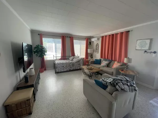 North Palm Beach, FL 33408,2023 S Suzanne CIR 1